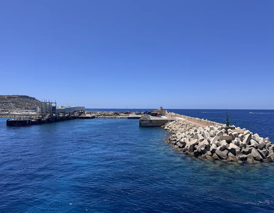 The breakwater and shore at Ċirkewwa, where the shore dives start