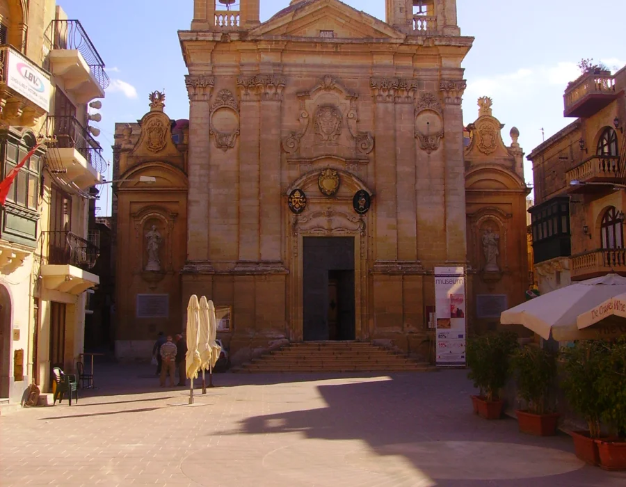 St George’s Basilica on the square in Victoria, where Il-Ħaġar stands