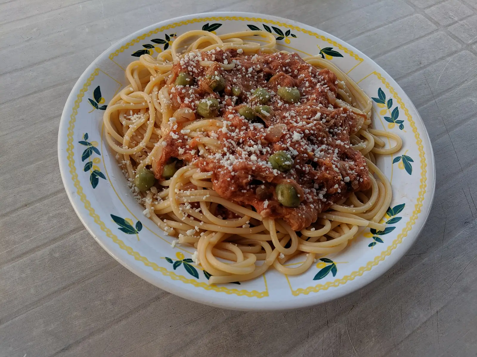 Spaghetti biz-zalza tal-fenek, the first course of a fenkata
