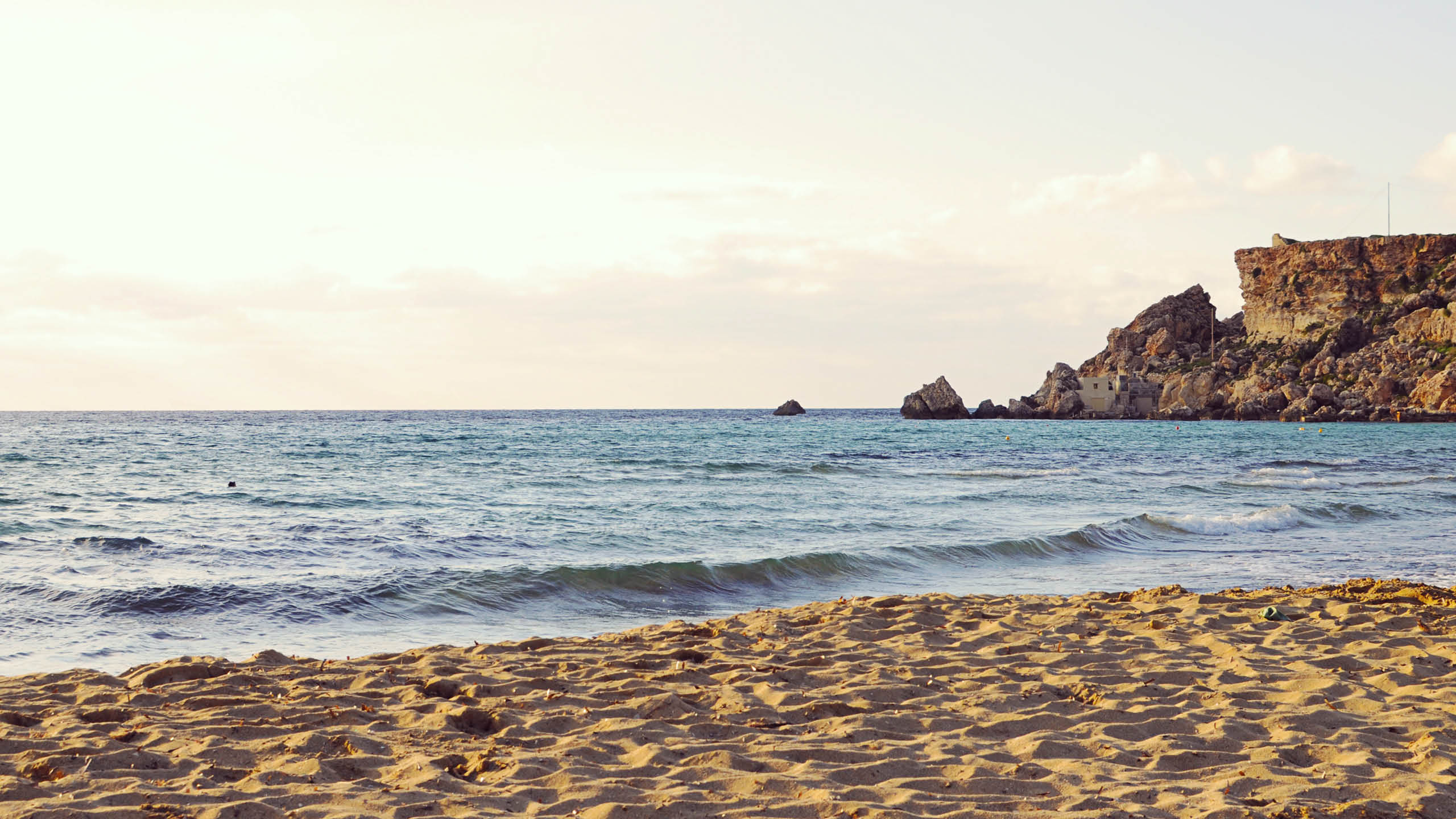 Golden Bay, Malta